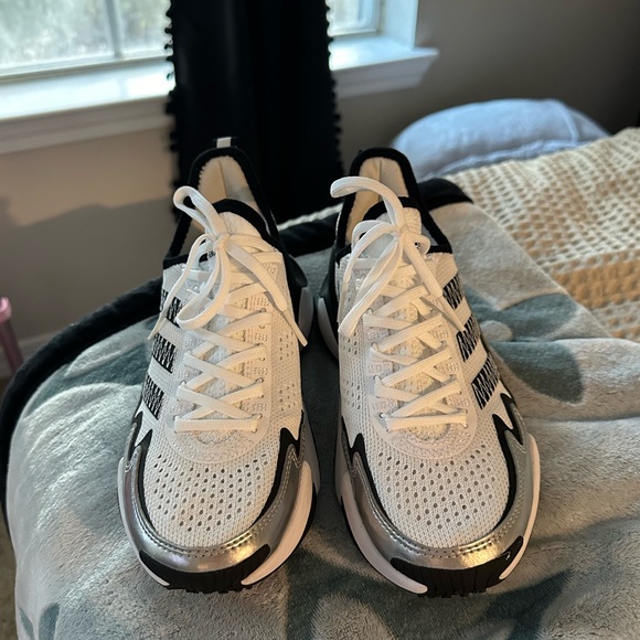 Adidas Sneaker - Picture 2 of 5